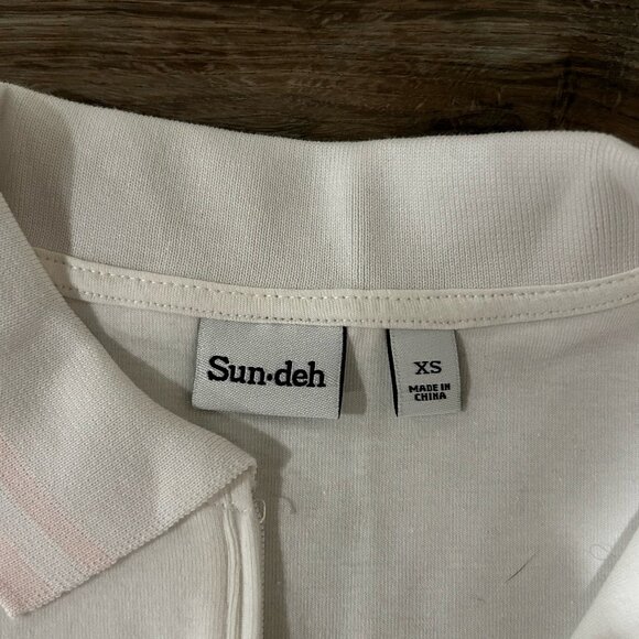 Aritzia Sunday Best Donovan White/Strawberry Polo-shirts - Picture 3 of 3